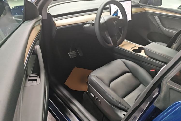 Used Tesla Model Y 2021 Long-Range All-Wheel-Drive Version Driver Seat