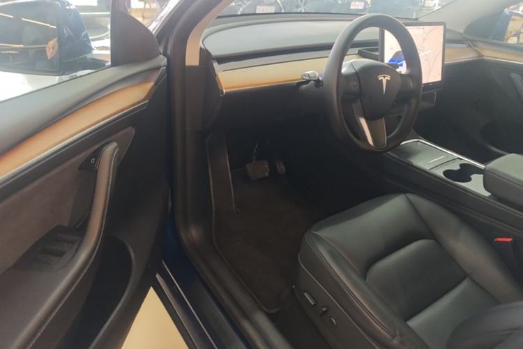Used Tesla Model Y 2021 Long-Range All-Wheel-Drive Version Driver Seat