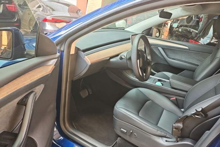 Used Tesla Model Y 2021 Long-Range All-Wheel-Drive Version 3D7 Driver Seat