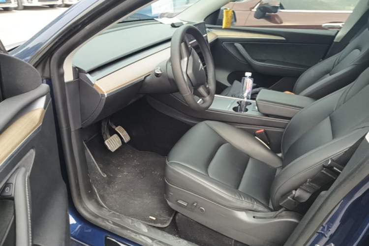 Used Tesla Model Y 2021 Long-Range All-Wheel-Drive Version Driver Seat