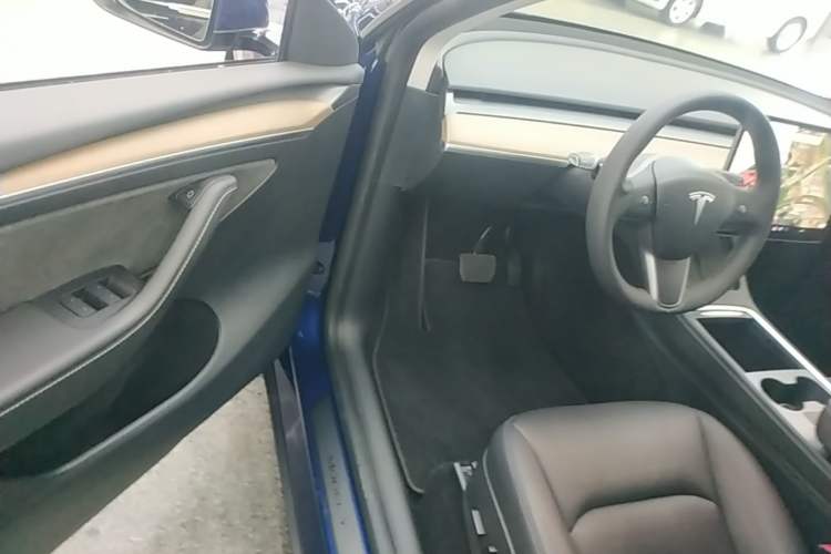 Used Tesla Model Y 2021 Long-Range All-Wheel-Drive Version 3D7 Driver Seat