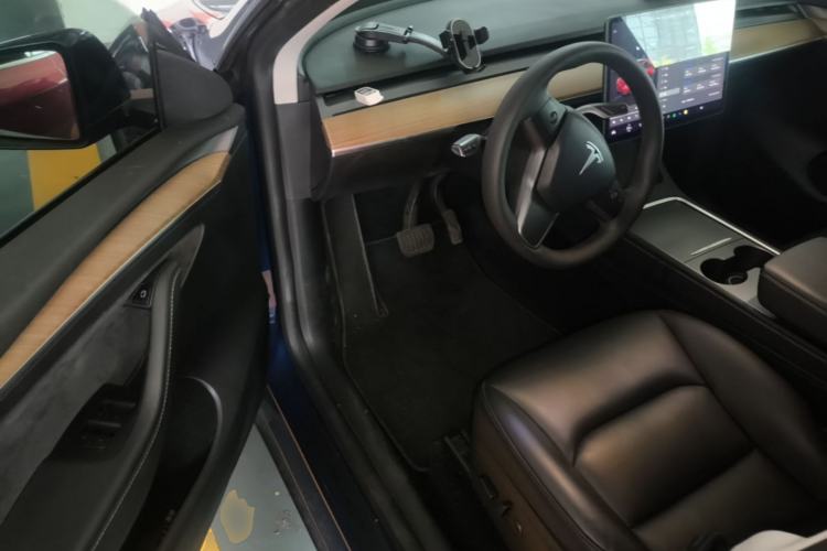 Used Tesla Model Y 2021 Long-Range All-Wheel-Drive Version Driver Seat