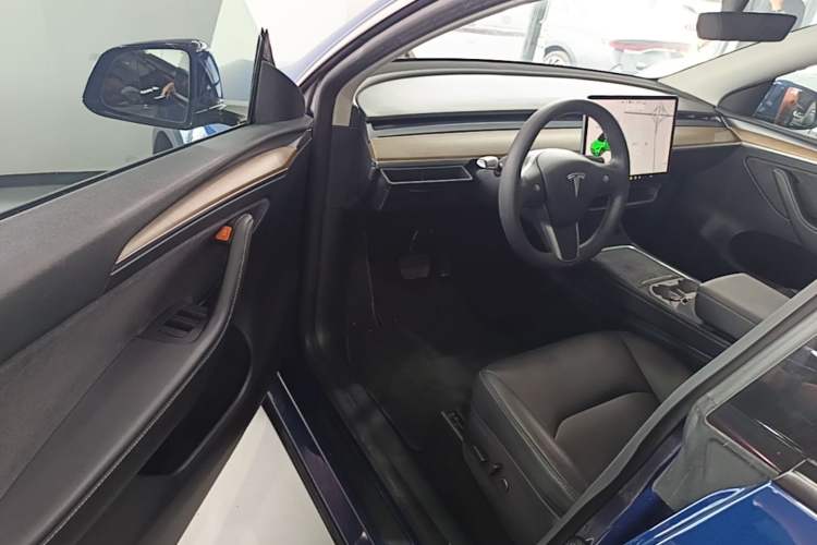 Used Tesla Model Y 2021 Long-Range All-Wheel-Drive Version Driver Seat