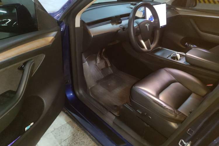 Used Tesla Model Y 2021 Long-Range All-Wheel-Drive Version Driver Seat