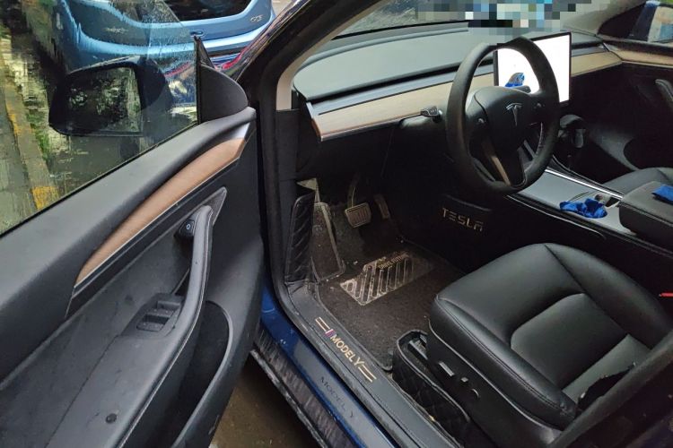 Used Tesla Model Y 2021 Long-Range All-Wheel-Drive Version Driver Seat