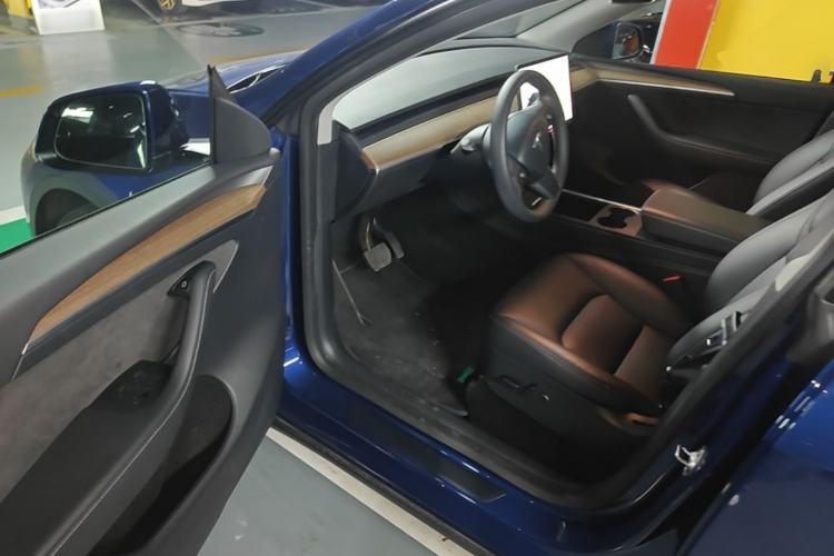 Used Tesla Model Y 2021 Long-Range All-Wheel-Drive Version Driver Seat