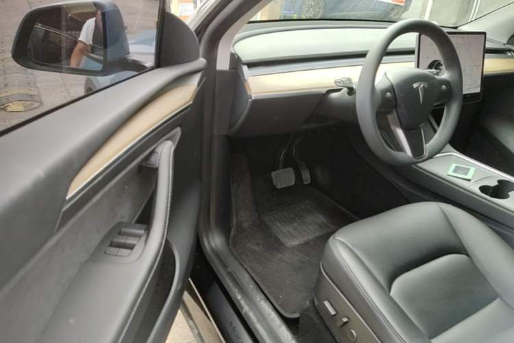 Used Tesla Model Y 2021 Long-Range All-Wheel-Drive Version 3D7 Driver Seat