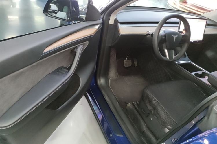 Used Tesla Model Y 2021 Long-Range All-Wheel-Drive Version Driver Seat