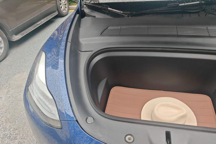 Used Tesla Model Y 2021 Performance High-Performance All-Wheel-Drive Version Engine Bay Right