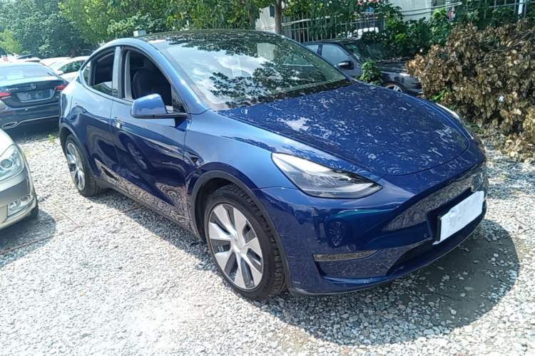 Used Tesla Model Y 2021 Long-Range All-Wheel-Drive Version 3D7 Exterior 1