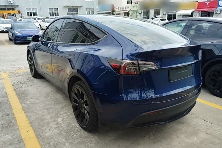 Used Tesla Model Y 2021 Long-Range All-Wheel-Drive Version 3D7 Exterior 2