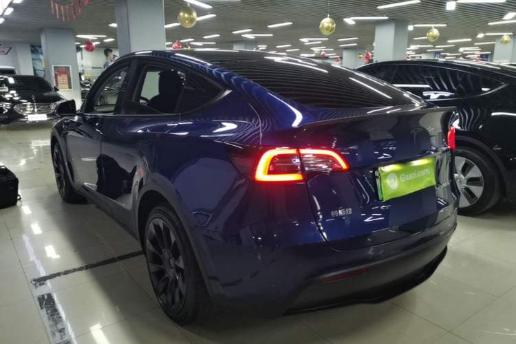 Used Tesla Model Y 2021 Long-Range All-Wheel-Drive Version 3D7 Exterior 2