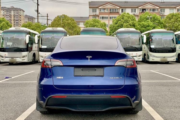 Used Tesla Model Y 2021 Long-Range All-Wheel-Drive Version Exterior 2