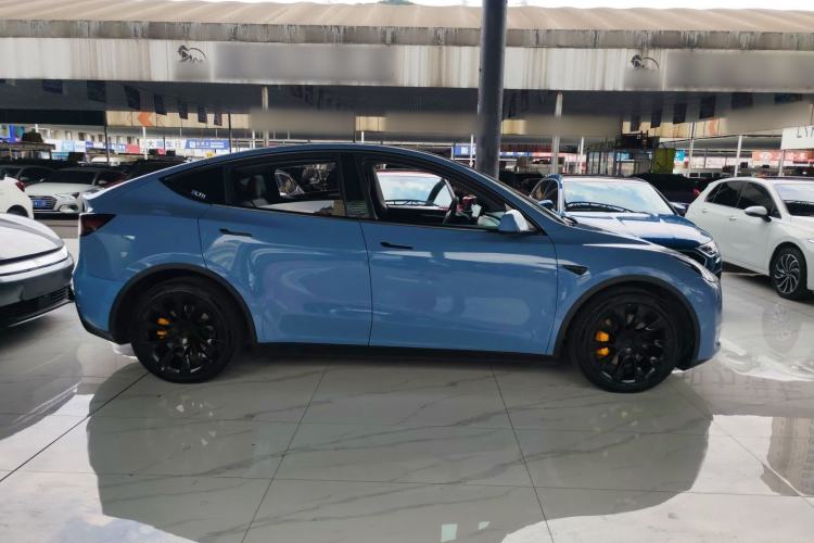 Used Tesla Model Y 2021 Long-Range All-Wheel-Drive Version Exterior 2
