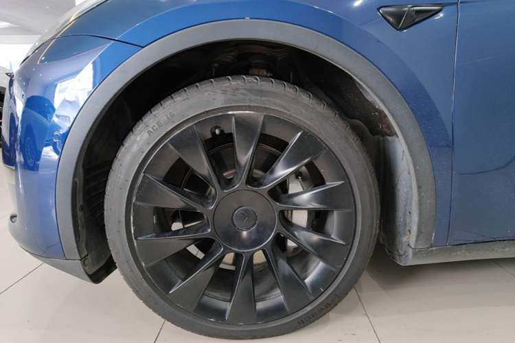 Used Tesla Model Y 2021 Long-Range All-Wheel-Drive Version 3D7 Exterior 2