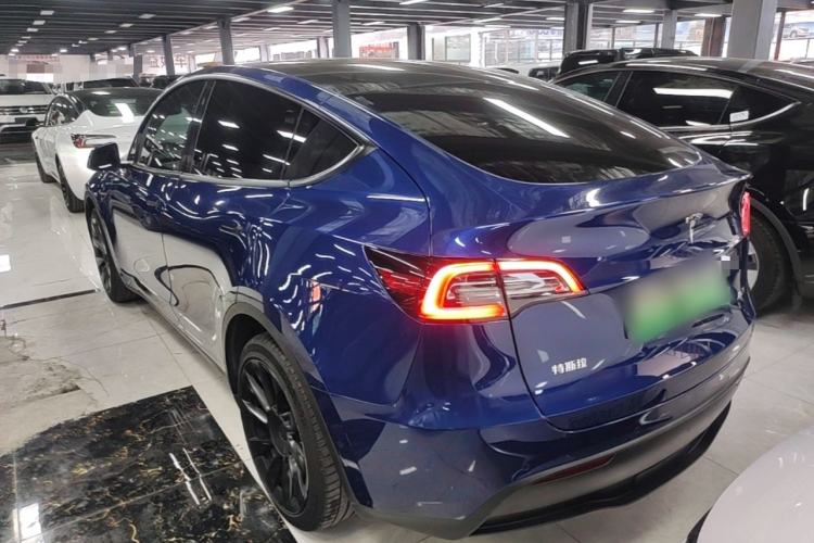 Used Tesla Model Y 2021 Long-Range All-Wheel-Drive Version 3D7 Exterior 2