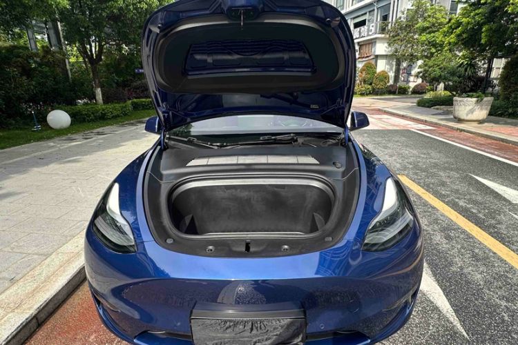 Used Tesla Model Y 2021 Long-Range All-Wheel-Drive Version Exterior 2