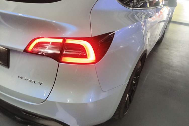 Used Tesla Model Y 2021 Long-Range All-Wheel-Drive Version Exterior 3