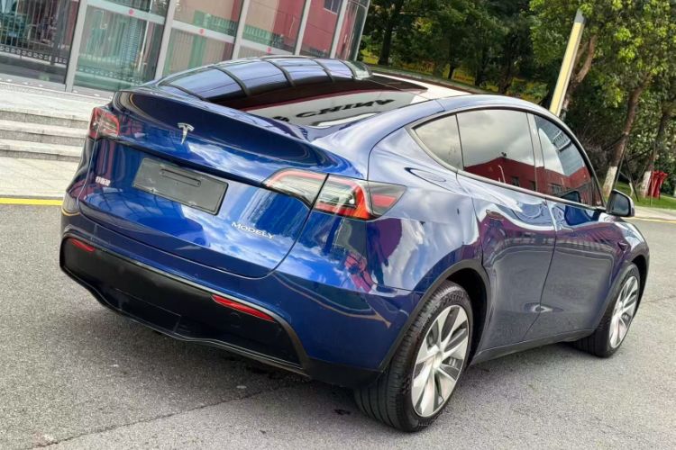 Used Tesla Model Y 2021 Long-Range All-Wheel-Drive Version 3D7 Exterior 3