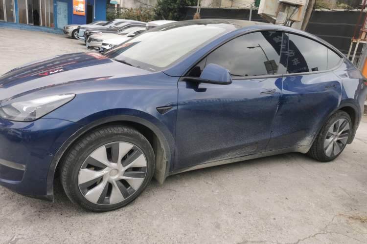 Used Tesla Model Y 2021 Long-Range All-Wheel-Drive Version Exterior 3