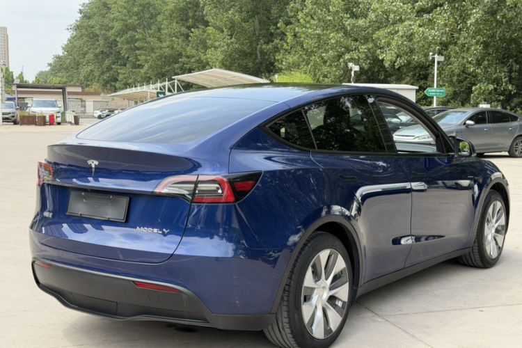 Used Tesla Model Y 2021 Standard Range Rear-Wheel Drive Version Exterior 3