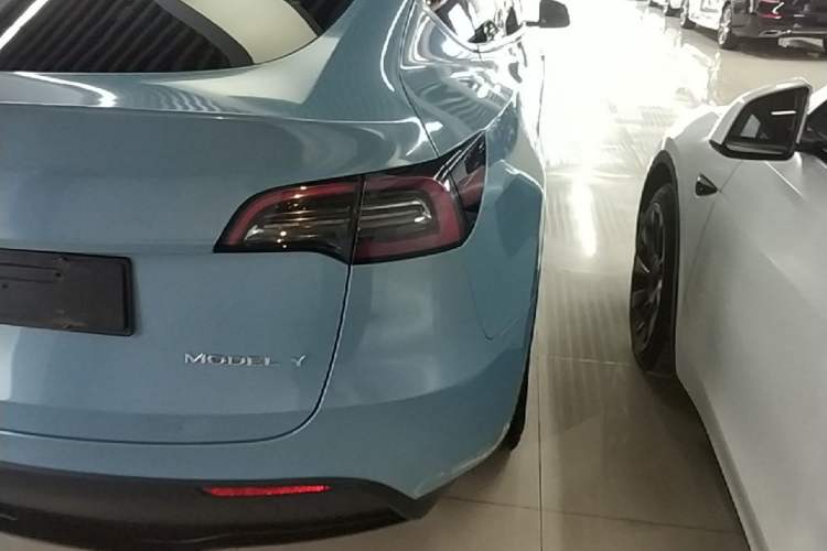 Used Tesla Model Y 2021 Standard Range Rear-Wheel Drive Version Exterior 3