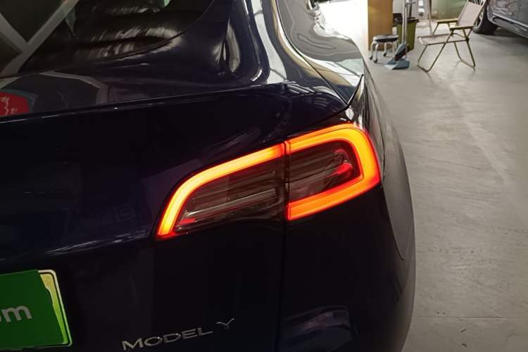Used Tesla Model Y 2021 Standard Range Rear-Wheel Drive Version Exterior 3