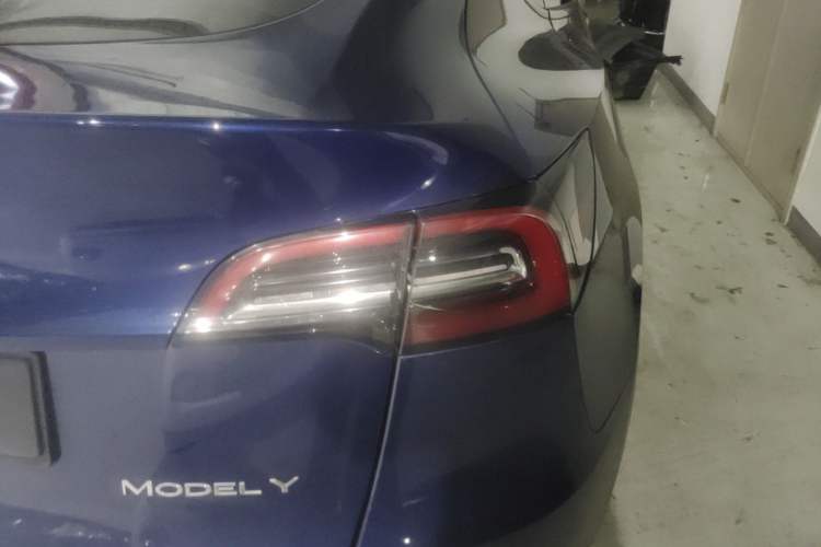 Used Tesla Model Y 2021 Long-Range All-Wheel-Drive Version Exterior 3