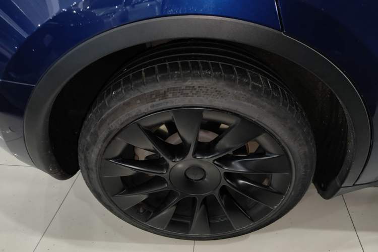 Used Tesla Model Y 2021 Long-Range All-Wheel-Drive Version 3D7 Exterior 3
