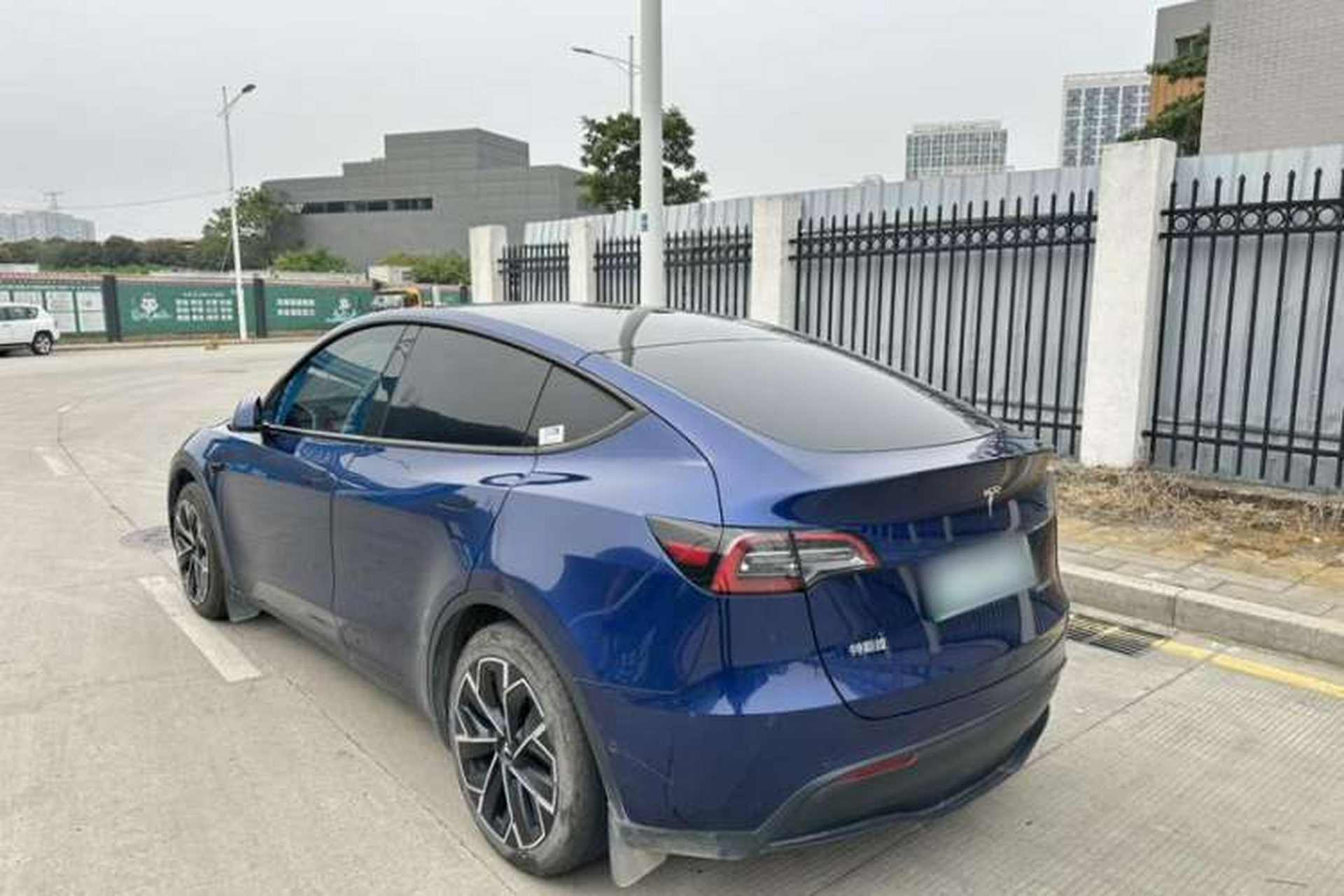 Used Tesla Model Y 2021 Standard Range Rear-Wheel Drive Version Exterior 4