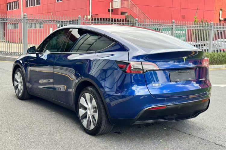 Used Tesla Model Y 2021 Long-Range All-Wheel-Drive Version 3D7 Exterior 4
