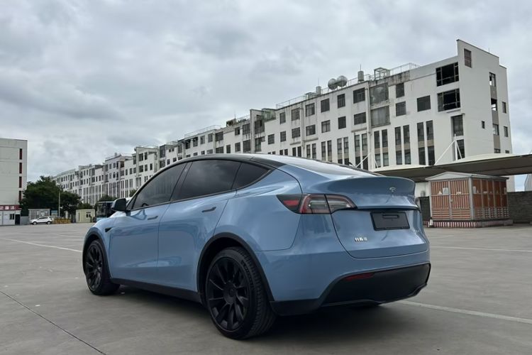 Used Tesla Model Y 2021 Long-Range All-Wheel-Drive Version 3D7 Exterior 4