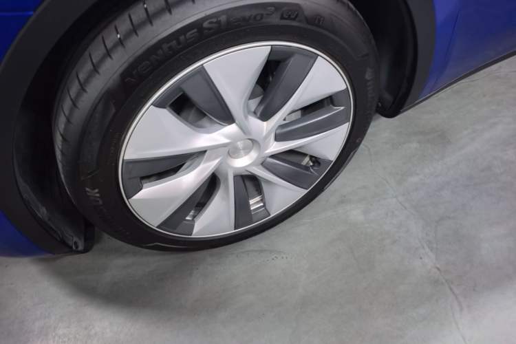 Used Tesla Model Y 2021 Standard Range Rear-Wheel Drive Version Exterior 4