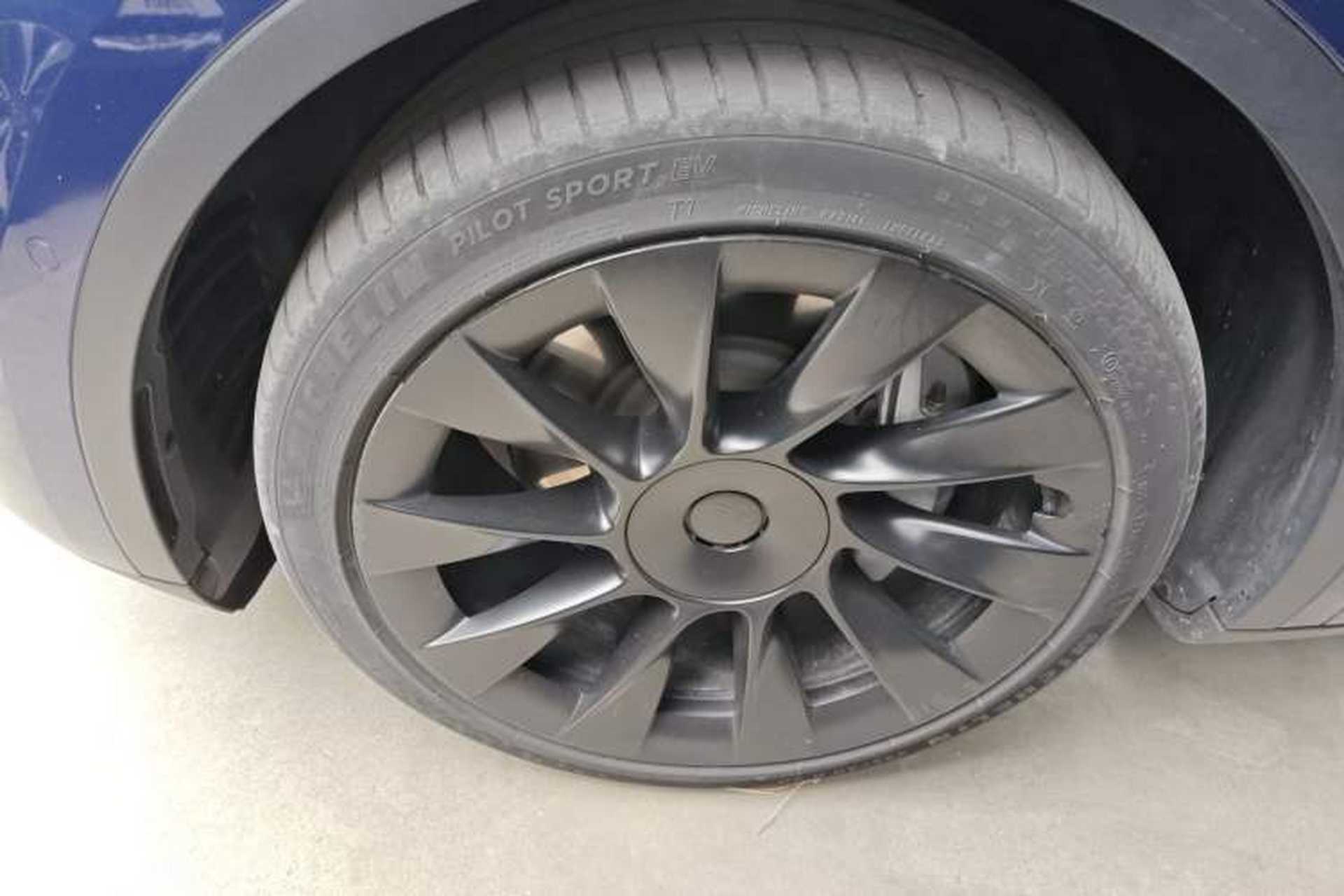 Used Tesla Model Y 2021 Long-Range All-Wheel-Drive Version 3D7 Exterior 4