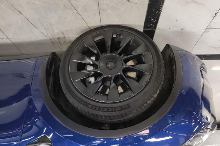 Used Tesla Model Y 2021 Long-Range All-Wheel-Drive Version 3D7 Exterior 4