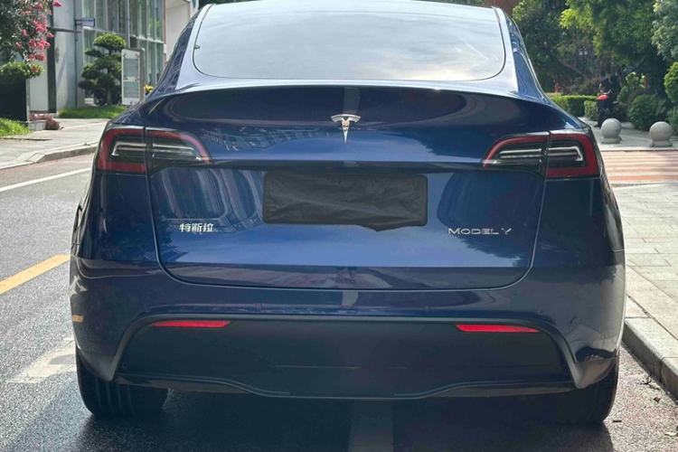 Used Tesla Model Y 2021 Long-Range All-Wheel-Drive Version Exterior 4