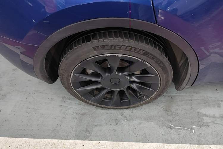 Used Tesla Model Y 2021 Long-Range All-Wheel-Drive Version Exterior 5