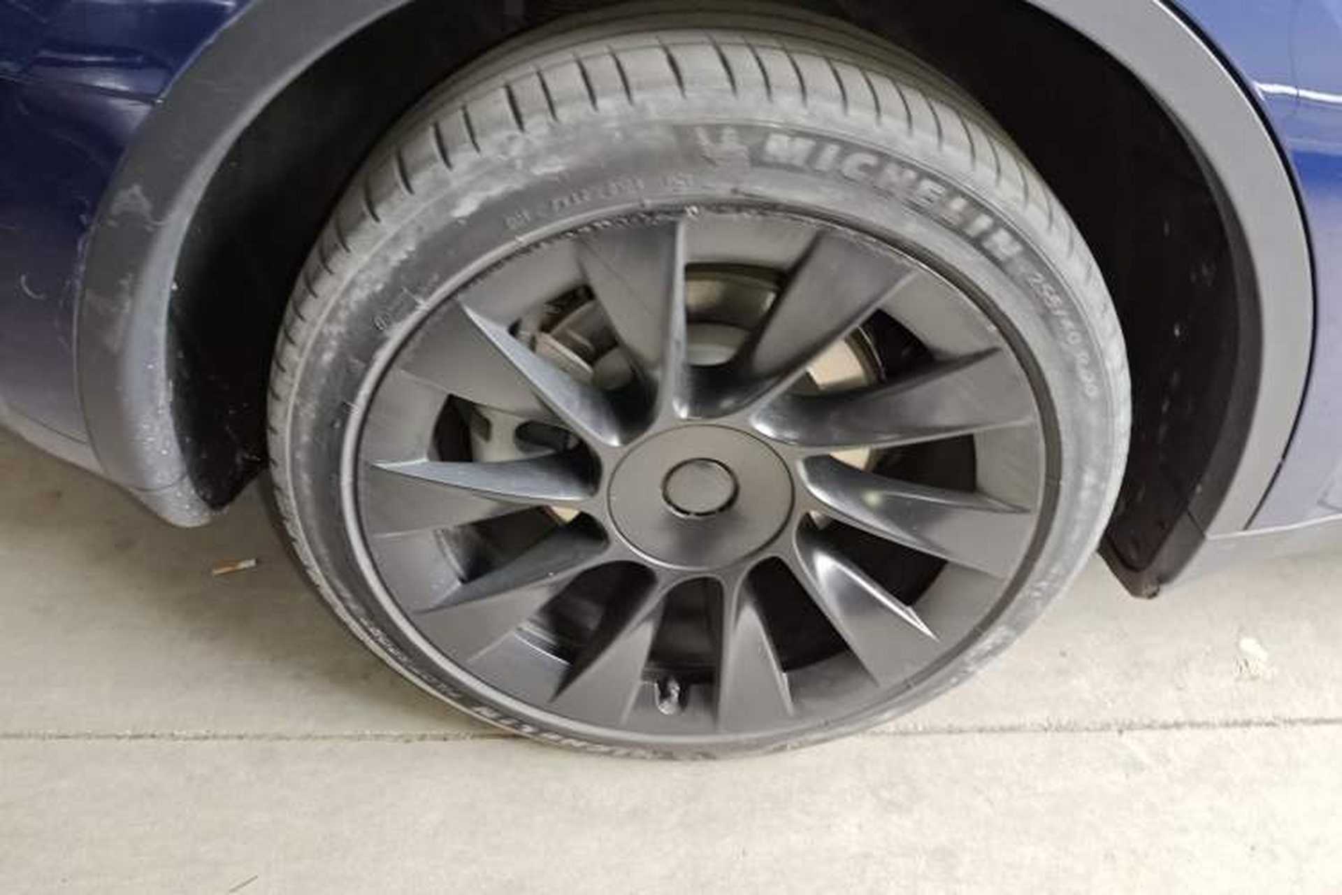 Used Tesla Model Y 2021 Long-Range All-Wheel-Drive Version 3D7 Exterior 5