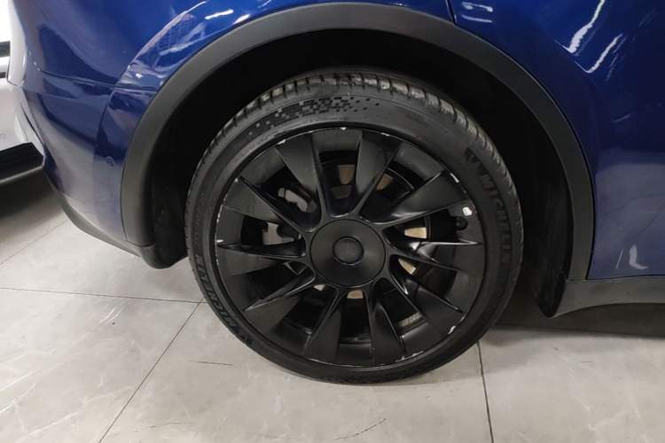 Used Tesla Model Y 2021 Long-Range All-Wheel-Drive Version 3D7 Exterior 5