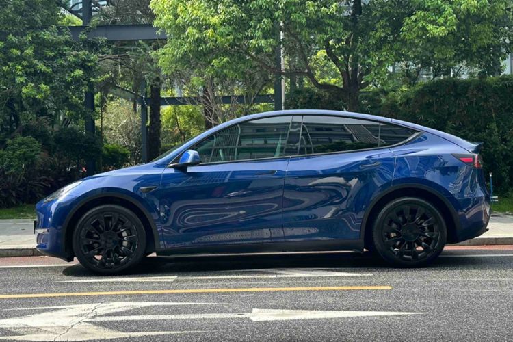 Used Tesla Model Y 2021 Long-Range All-Wheel-Drive Version Exterior 5