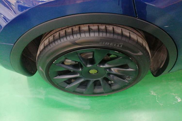 Used Tesla Model Y 2021 Long-Range All-Wheel-Drive Version 3D7 Exterior 5