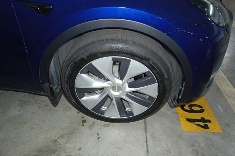 Used Tesla Model Y 2021 Long-Range All-Wheel-Drive Version 3D7 Exterior 7