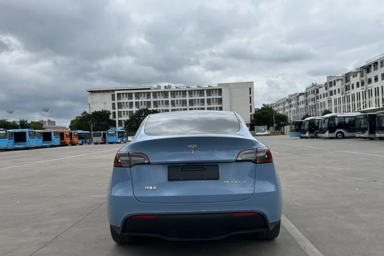 Used Tesla Model Y 2021 Long-Range All-Wheel-Drive Version 3D7 Exterior 8