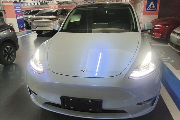 Used Tesla Model Y 2021 Long-Range All-Wheel-Drive Version Front