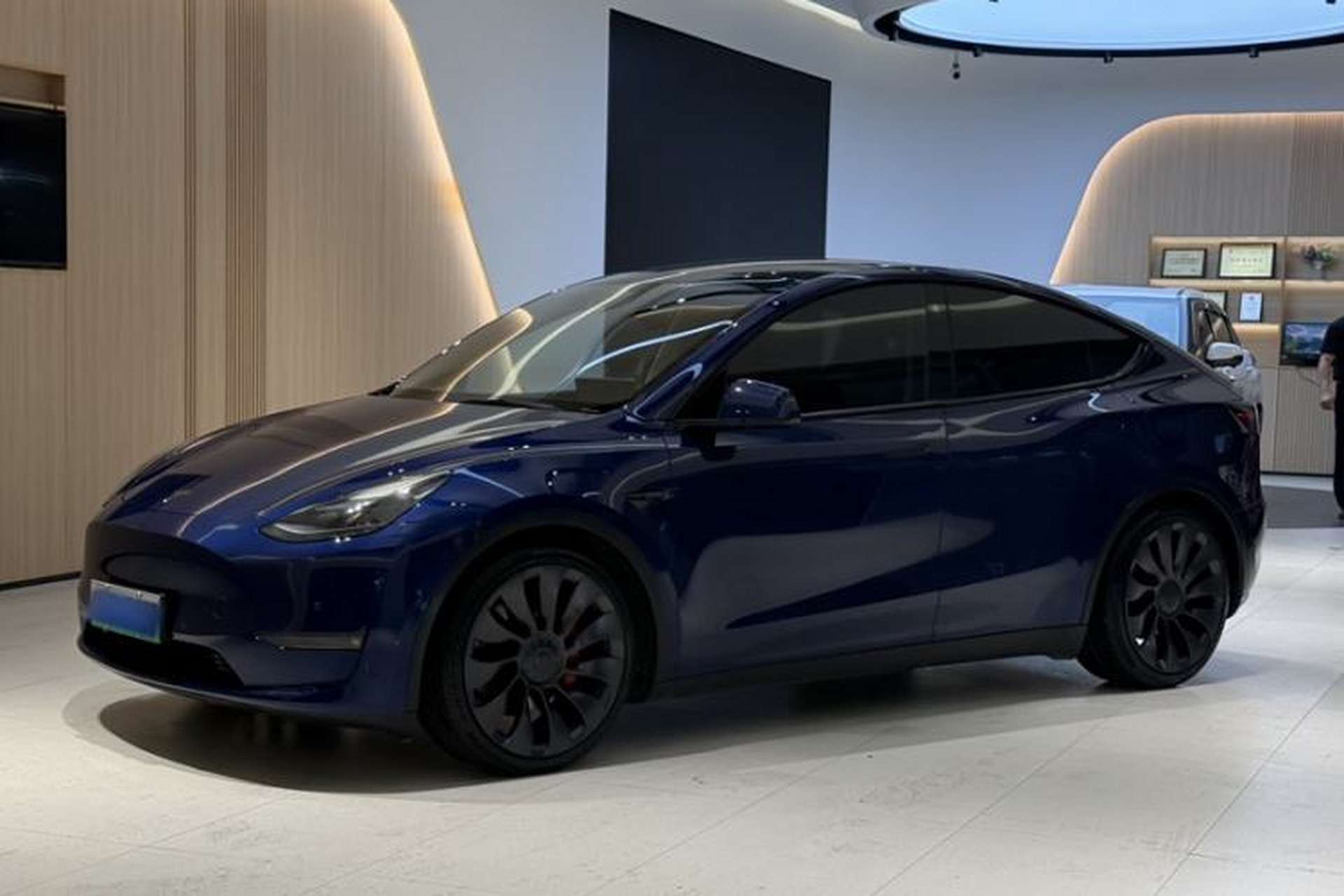 Used Tesla Model Y 2021 Performance High-Performance All-Wheel-Drive Version Front Left 45 Deg