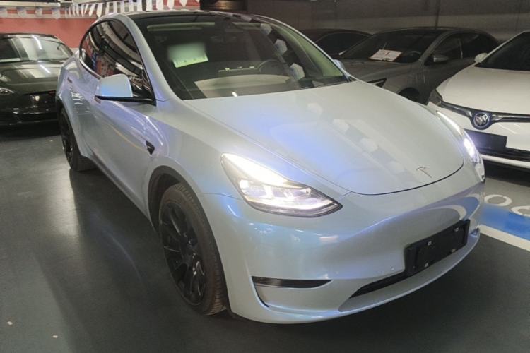 Used Tesla Model Y 2021 Long-Range All-Wheel-Drive Version Front Right 45 Deg