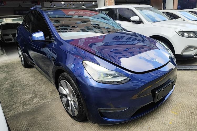 Used Tesla Model Y 2021 Long-Range All-Wheel-Drive Version 3D7 Front Right 45 Deg
