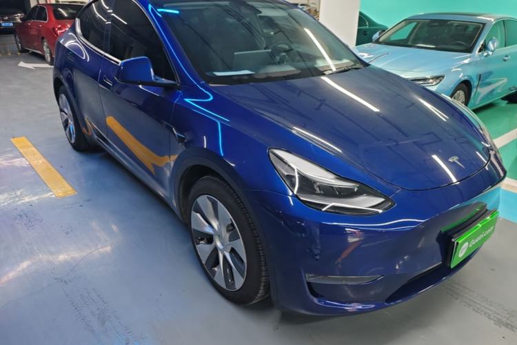 Used Tesla Model Y 2021 Long-Range All-Wheel-Drive Version Front Right 45 Deg