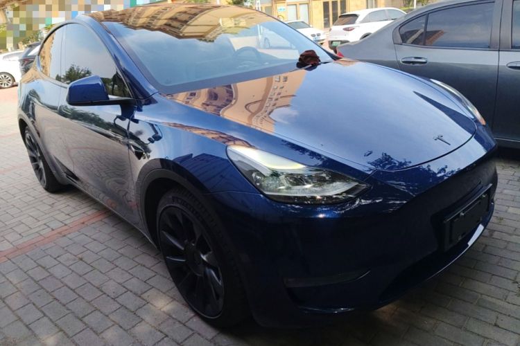 Used Tesla Model Y 2021 Long-Range All-Wheel-Drive Version Front Right 45 Deg