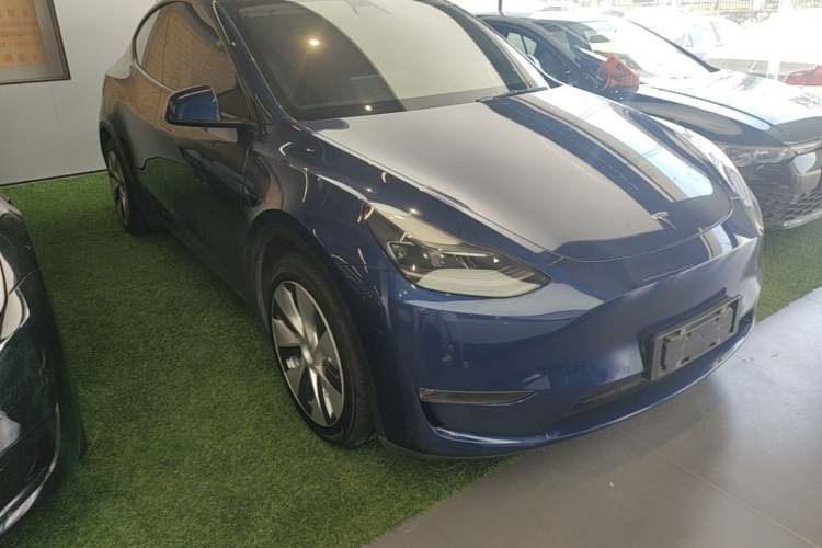 Used Tesla Model Y 2021 Standard Range Rear-Wheel Drive Version Front Right 45 Deg